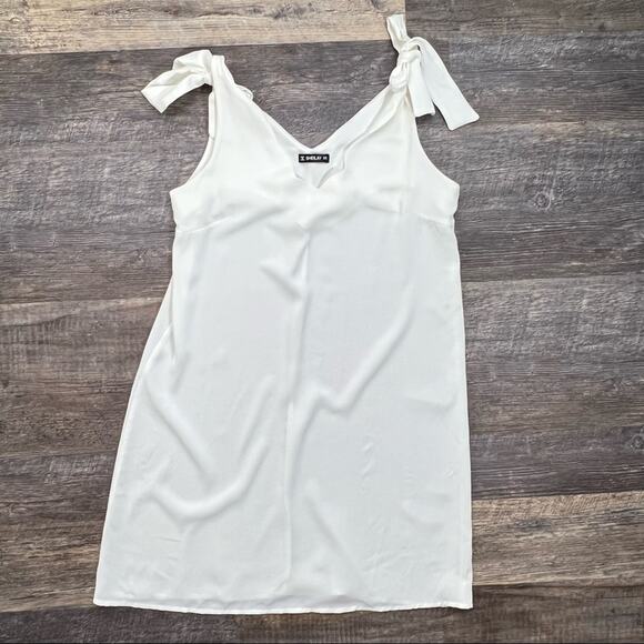 Sheilay White V-neck sleeveless shift dress ties at shoulders size medium M B123 - Picture 1 of 4